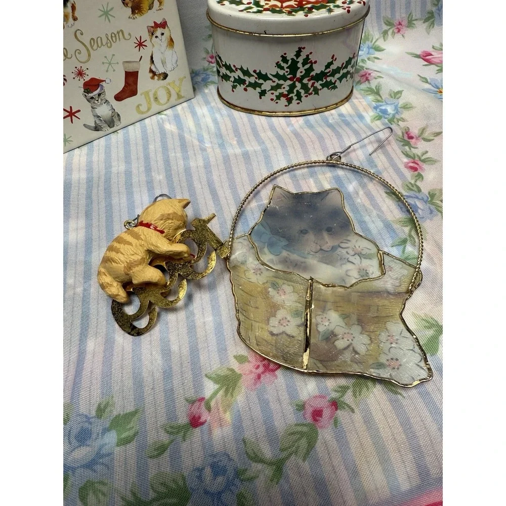 Lot of 4 Christmas Cat Decor Items Punch Studio Book Tin‎ Ornament Figures